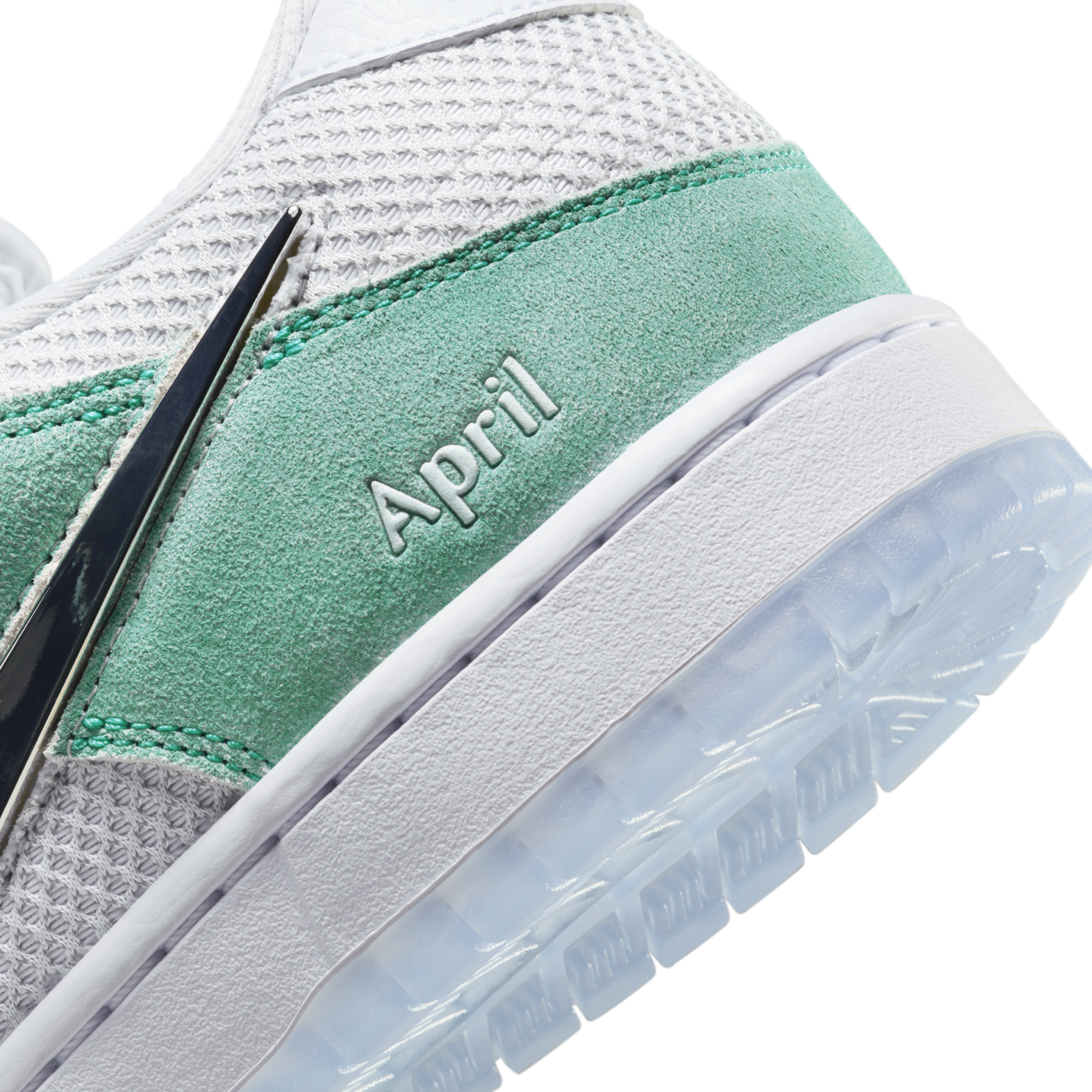 Nike SB Dunk Low April