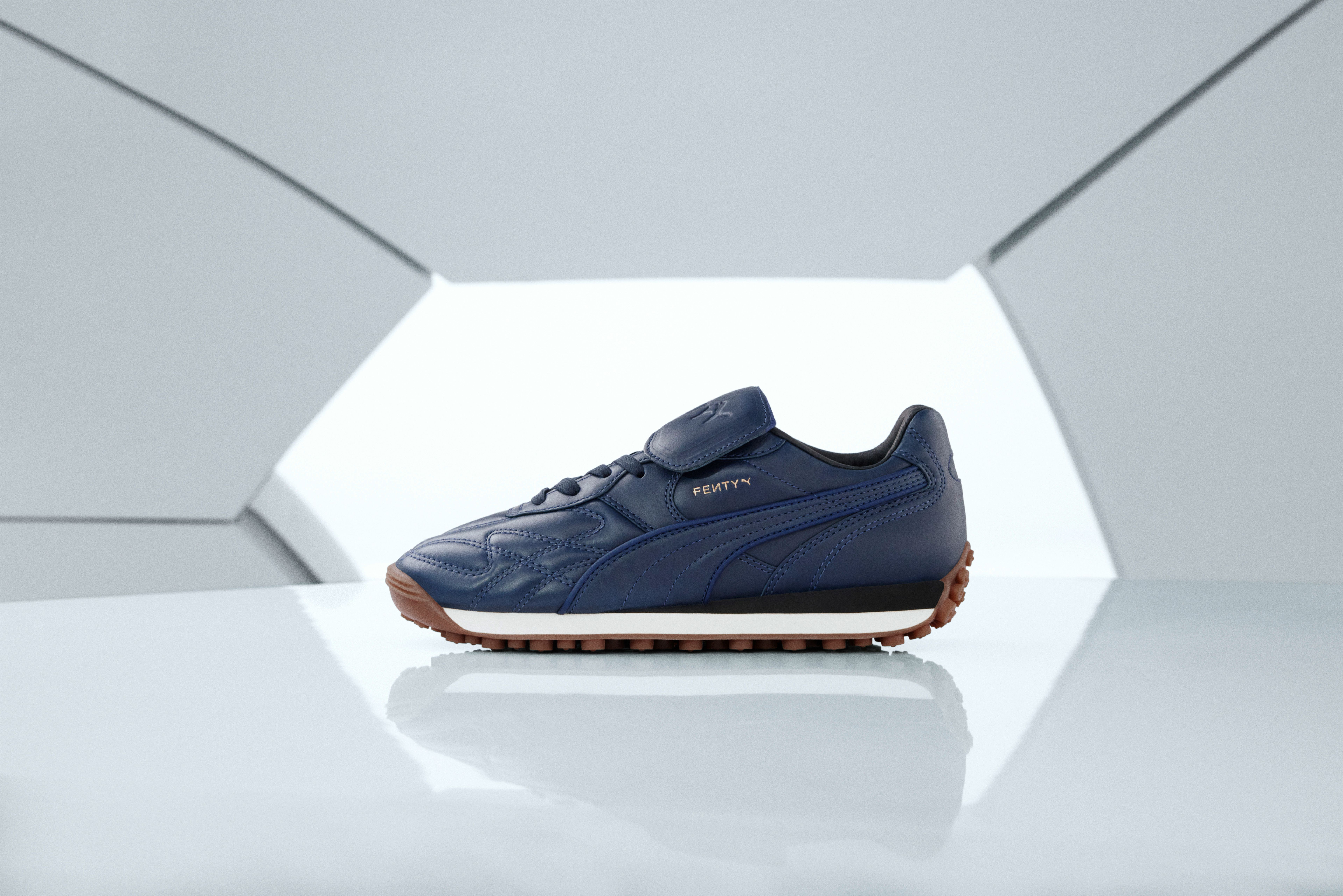 Rihanna PUMA FENTY Avanti
