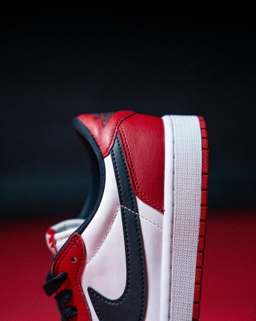 AJ1 LOW OG CHICAGO